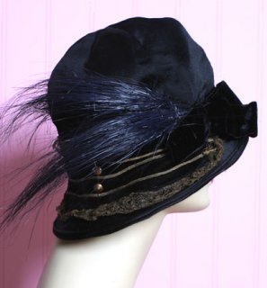 1920's Black Silk and Velvet Cloche with Lace and Horse Hair Plume 3.jpg