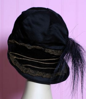 1920's Black Silk and Velvet Cloche with Lace and Horse Hair Plume 4.jpg