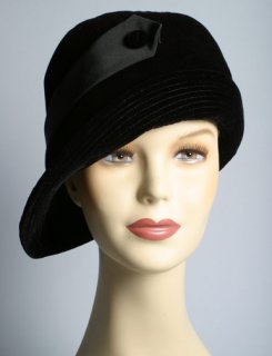 1920's Black Velvet Cloche 1.jpg