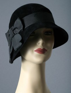 1920's Black Wool Felt Asymetrical Cloche 1.jpg