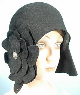 hatclochehelmetblackt.jpg