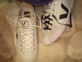Veja white navy.JPG