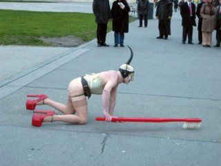 eliza's new boyfriend runs an errand- blog wired com.jpg