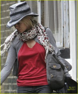 sienna-miller-professional-dog-walker-06.jpg