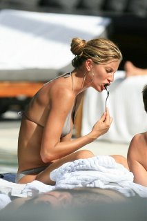 1023_gisele_bundchen_bikini_11.jpg