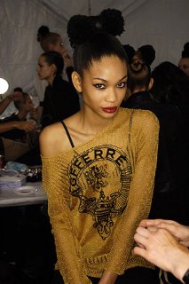 020820081343099370zacposenfw08.jpg