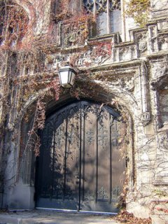 300px-UChicago_Door.jpg