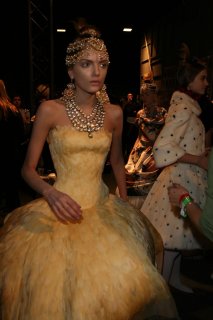 Backstage%20Alexander%20McQueen%20Fall-Winter%202008-2009%20Womens%20(24)_jpg.jpg