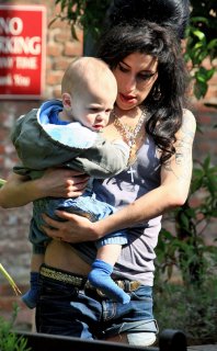 amy-winehouse-baby-shot-4148-2.jpg