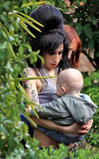 amy-winehouse-baby-shot-4148-3.jpg