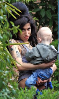 amy-winehouse-baby-shot-4148-4.jpg