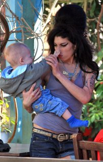 amy-winehouse-baby-shot-4148-5.jpg