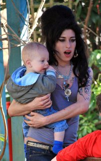 amy-winehouse-baby-shot-4148-8.jpg