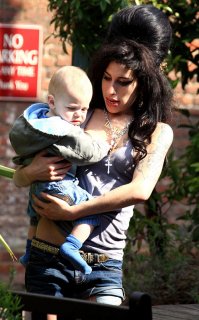 amy-winehouse-baby-shot-4148-9.jpg