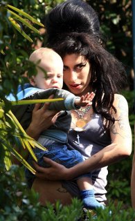 amy-winehouse-baby-shot-4148-10.jpg