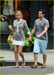 blake-lively-penn-badgley-sandwich-01.jpg