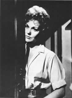 213450.310kimnovak_middleoftni.jpg