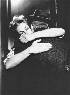 213451.570kimnovak_middleoftni.jpg