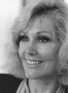 213454.312kimnovak1989.jpg