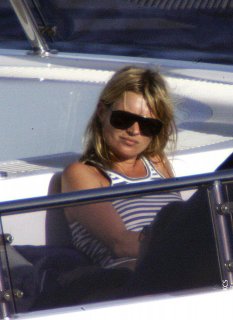 kate-moss-bateau-1.jpg