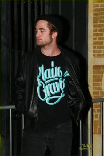 robert-pattinson-plain-gravy-07.jpg