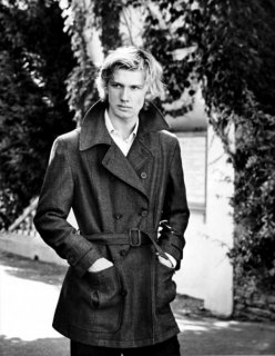 Alex Pettyfer 2.jpg