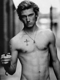 Alex Pettyfer 4.jpg