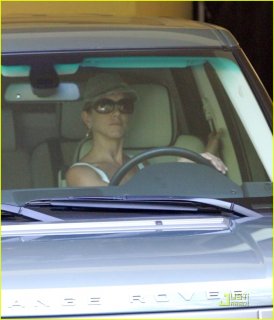 jennifer-aniston-range-rover-lover-01.JPG