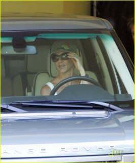 jennifer-aniston-range-rover-lover-05.JPG