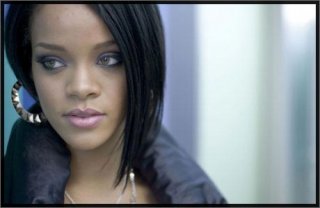 rihanna460.jpg
