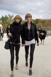 1018cltwomodelsez1.jpg 1018cltwomodelsez1.jpg