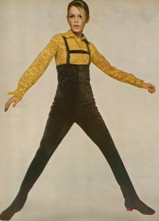 american_vogue_august_1_1967__twiggy_avedon__12sm.jpg