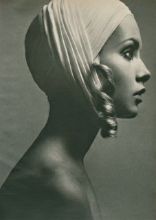 american_vogue_august_1_1967__twiggy_avedon__17sm.jpg