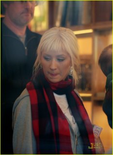 christina-aguilera-babys-day-out-05.jpg