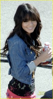 vanessa-hudgens-ecko-red-commercial-02.jpg