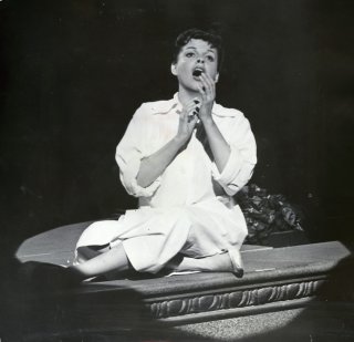 judy garland in a star is born31.jpg