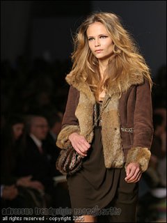 Blumarine FW 2005-2006.jpg