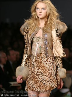 Blumarine FW 2005-2006.jpg