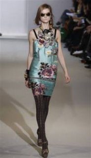 345,http---d.yimg.com-a-p-ap-20090301-capt.94936d70cd4145a7b9d58813b4dc0f82.italy_fashion_mil102.jpg
