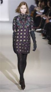 345,http---d.yimg.com-a-p-ap-20090301-capt.3661687c1ad44476bda461d5f586d381.italy_fashion_mil105.jpg