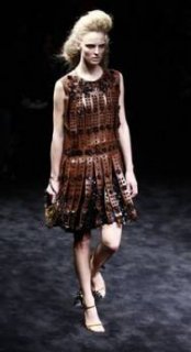 345,http---d.yimg.com-a-p-ap-20090301-capt.4c0fd80c082842e8ad7b86465168201a.italy_fashion_mil141.jpg