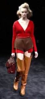 345,http---d.yimg.com-a-p-ap-20090301-capt.f91cbd0dba7748df9ec52d99c269462a.italy_fashion_mil144.jpg