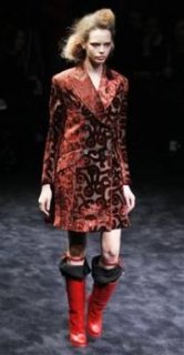 345,http---d.yimg.com-a-p-ap-20090301-capt.2956aaf5ae6d41069b89f756ae0742ac.italy_fashion_mil149.jpg