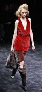 345,http---d.yimg.com-a-p-ap-20090301-capt.f2eb51f5281f4293ba4b254d396906b3.italy_fashion_mil146.jpg