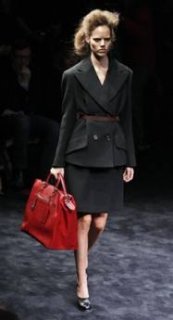 345,http---d.yimg.com-a-p-ap-20090301-capt.059a6544e79d44ffa5ae2863828d60ca.italy_fashion_mil150.jpg