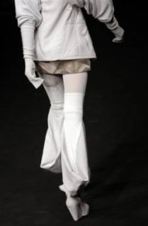 345,http_d.yimg.com_a_p_ap_20090305_capt.7a4b52a3f35441478d97db6373436d35.france_fashion_ena130.jpg