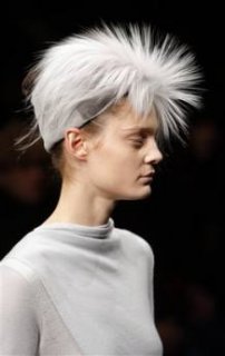 345,http_d.yimg.com_a_p_ap_20090305_capt.892765a7b8464372baf2d5aac4f519fb.france_fashion_ena136.jpg