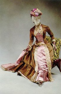 Worth ca. 1880 visiting costume.jpg