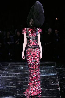 alexandermcqueenfw10.jpg
