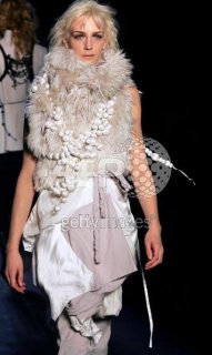 Ann Demeulemeester FW 2005 Paris 4.jpg